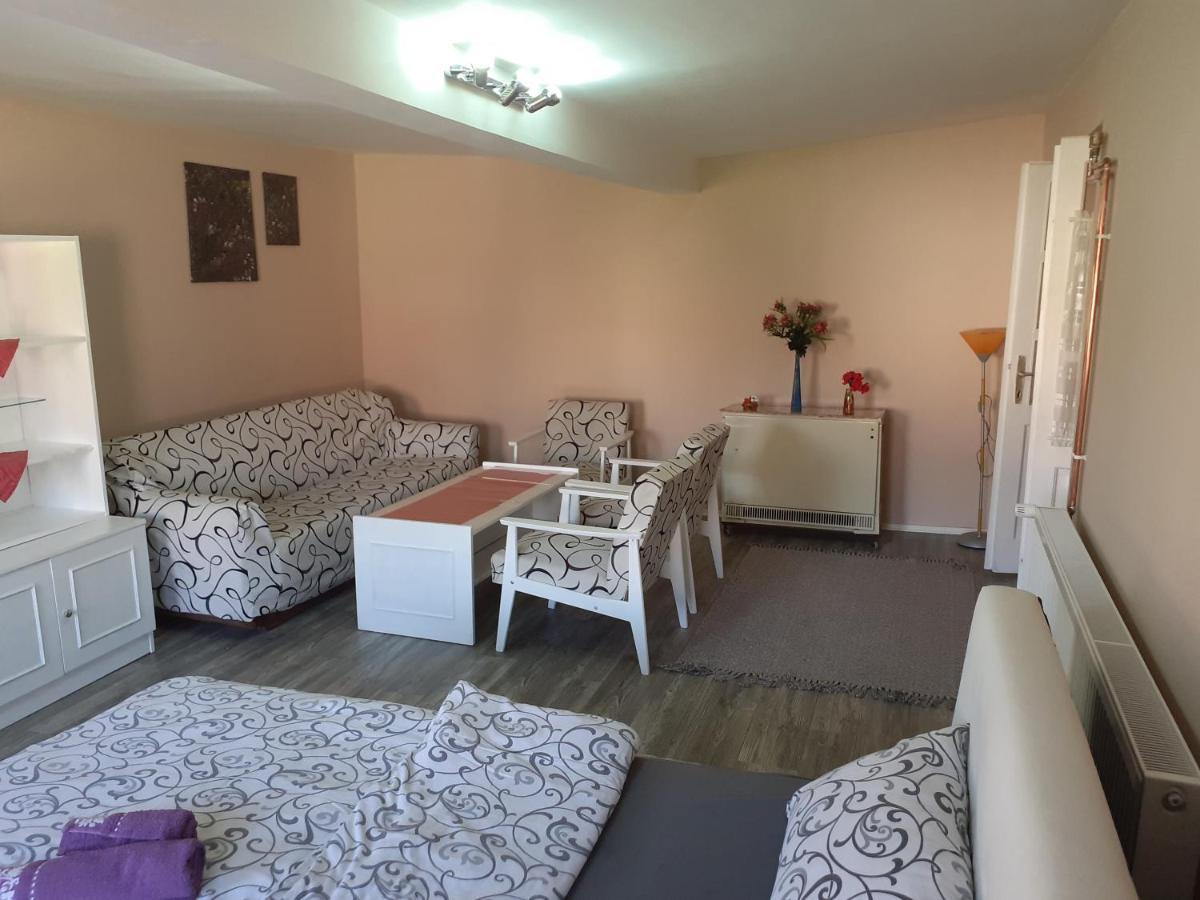 Mega Apartment Суботица Экстерьер фото