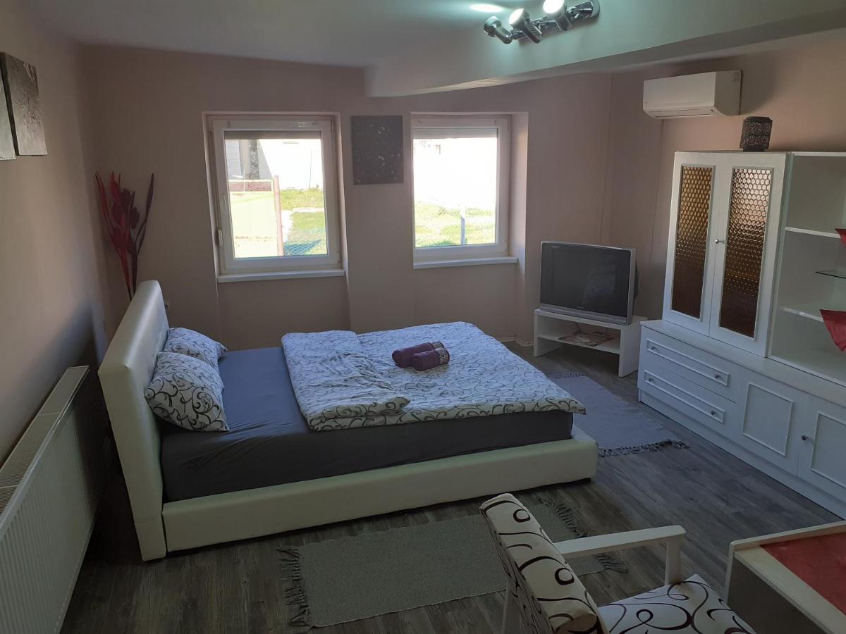 Mega Apartment Суботица Экстерьер фото
